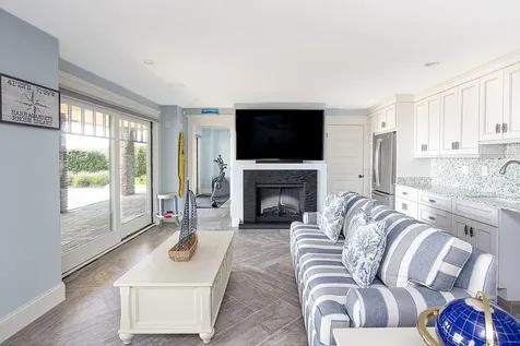 75 Stanton Avenue Narragansett RI 02882