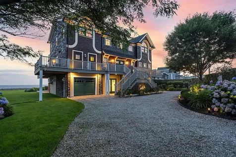 75 Stanton Avenue Narragansett RI 02882