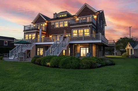 75 Stanton Avenue Narragansett RI 02882