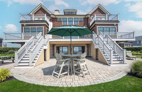 75 Stanton Avenue Narragansett RI 02882