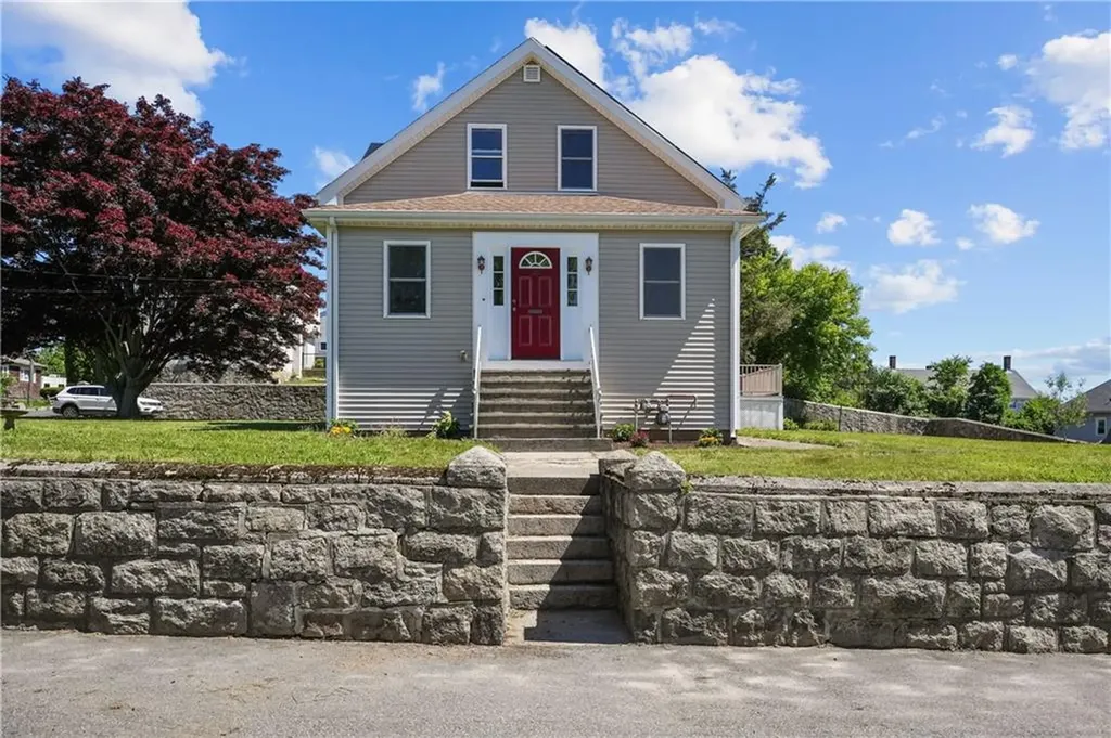 40 Walnut Street Tiverton RI 02878