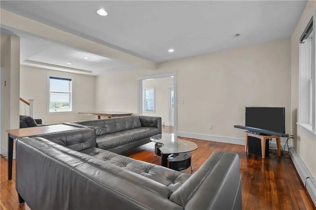 40 Walnut Street Tiverton RI 02878