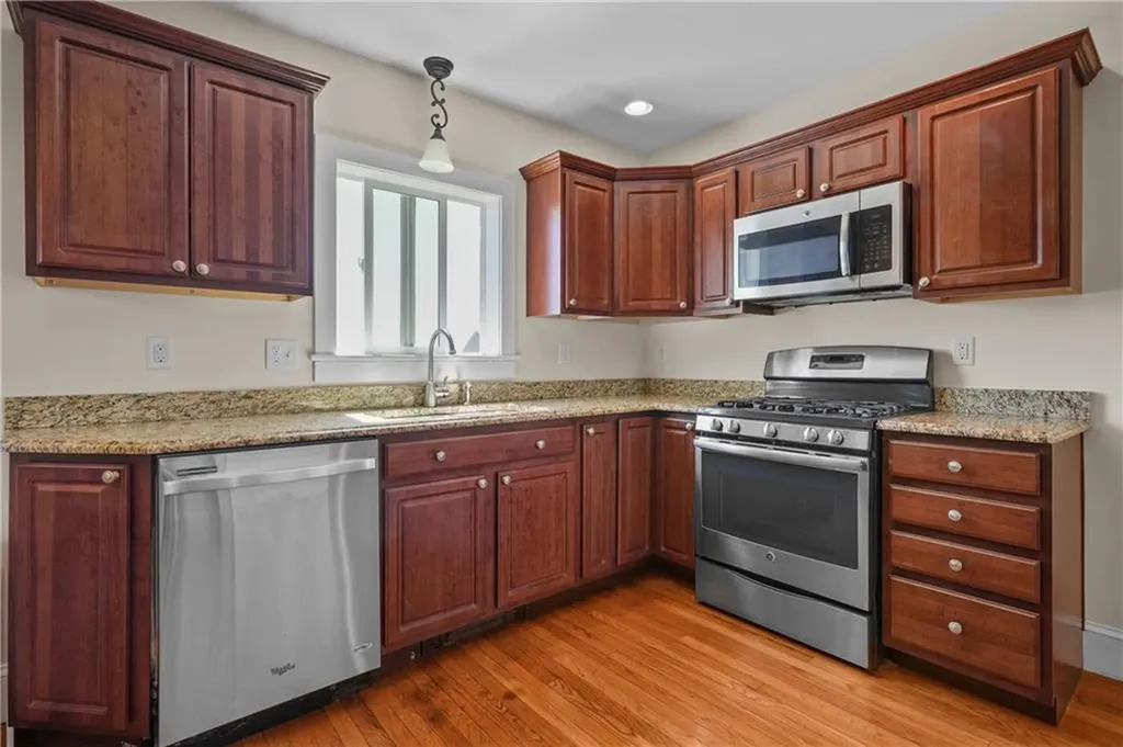 40 Walnut Street Tiverton RI 02878