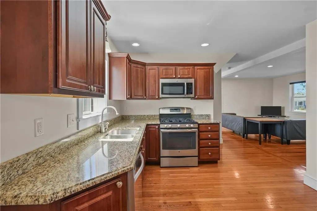 40 Walnut Street Tiverton RI 02878