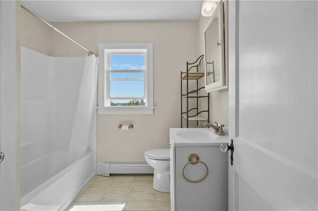 40 Walnut Street Tiverton RI 02878