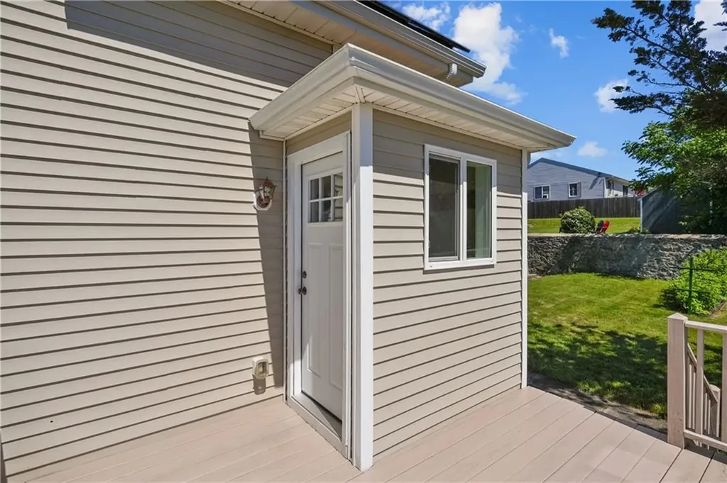 40 Walnut Street Tiverton RI 02878