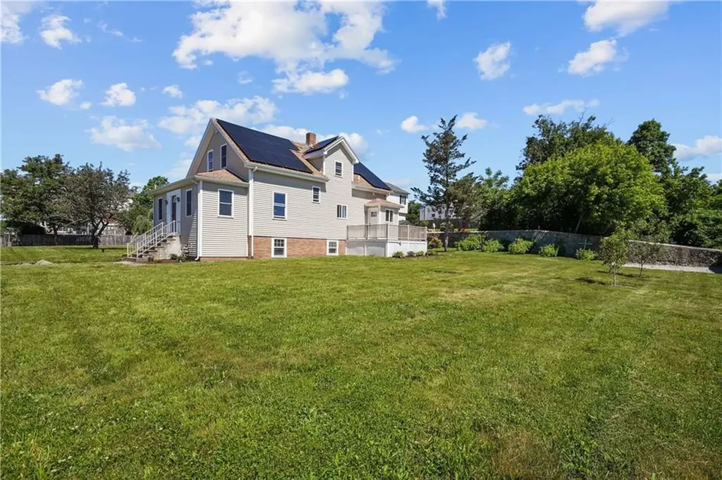 40 Walnut Street Tiverton RI 02878