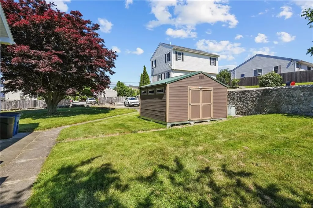 40 Walnut Street Tiverton RI 02878