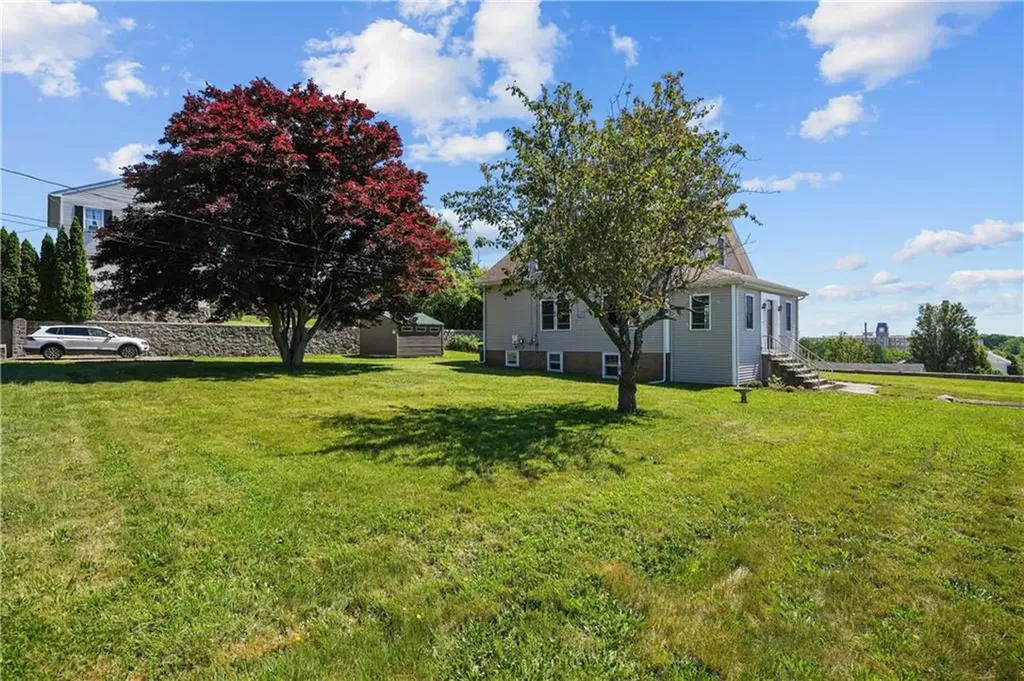 40 Walnut Street Tiverton RI 02878