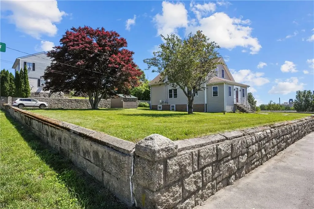 40 Walnut Street Tiverton RI 02878