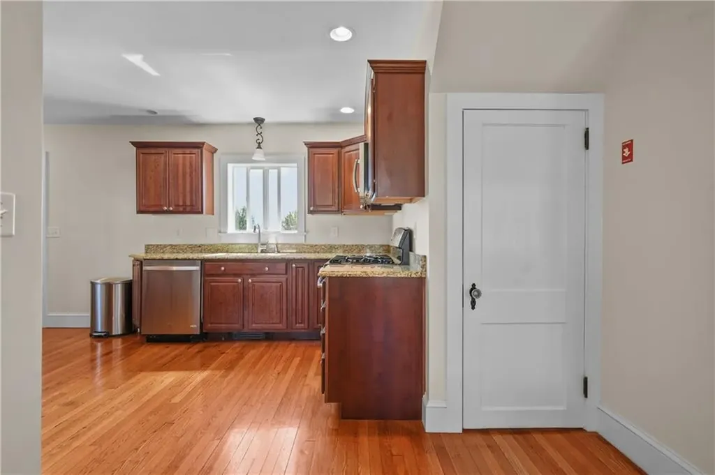 40 Walnut Street Tiverton RI 02878