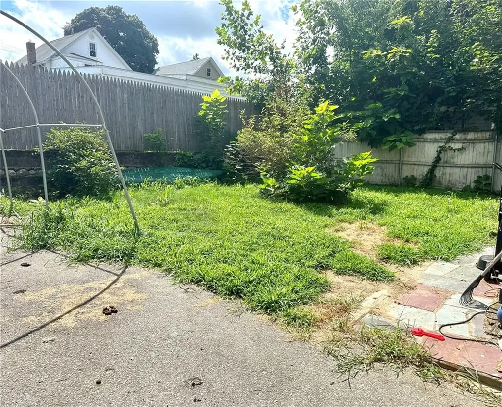 122 Grand Street Woonsocket RI 02895