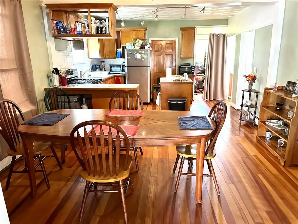 122 Grand Street Woonsocket RI 02895