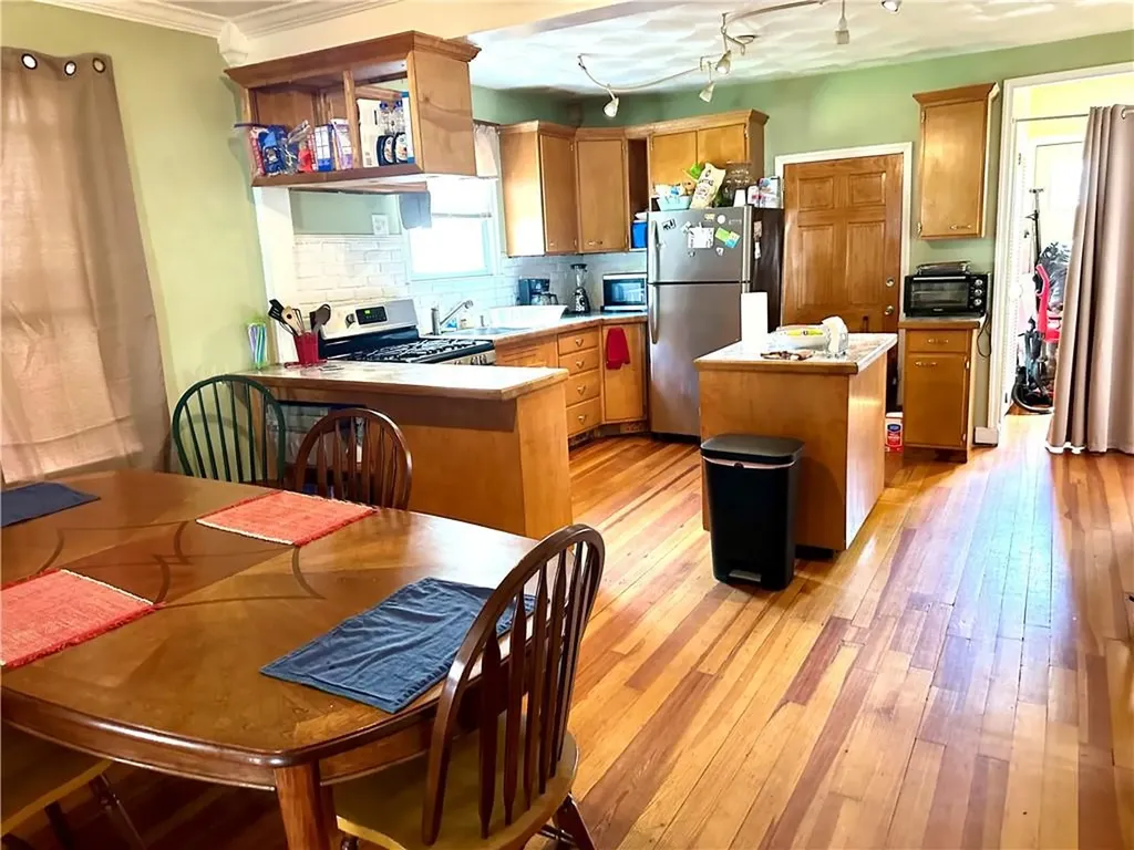 122 Grand Street Woonsocket RI 02895