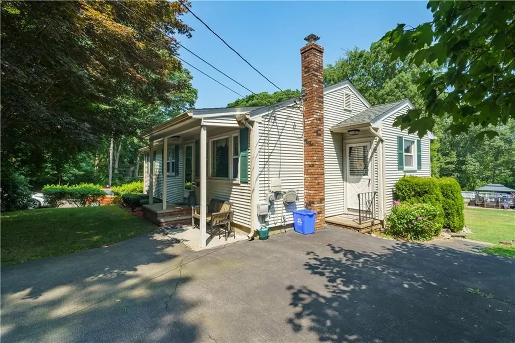 25 Auburn Street West Warwick RI 02893