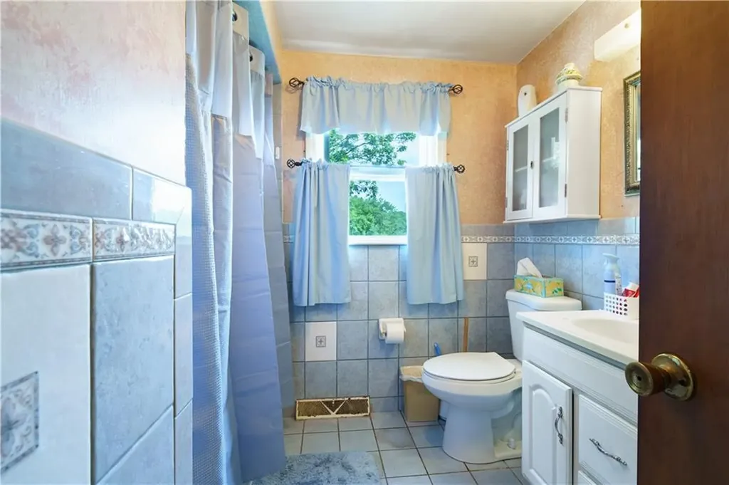 25 Auburn Street West Warwick RI 02893