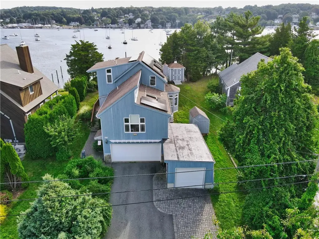 206 Cliff Avenue Portsmouth RI 02871
