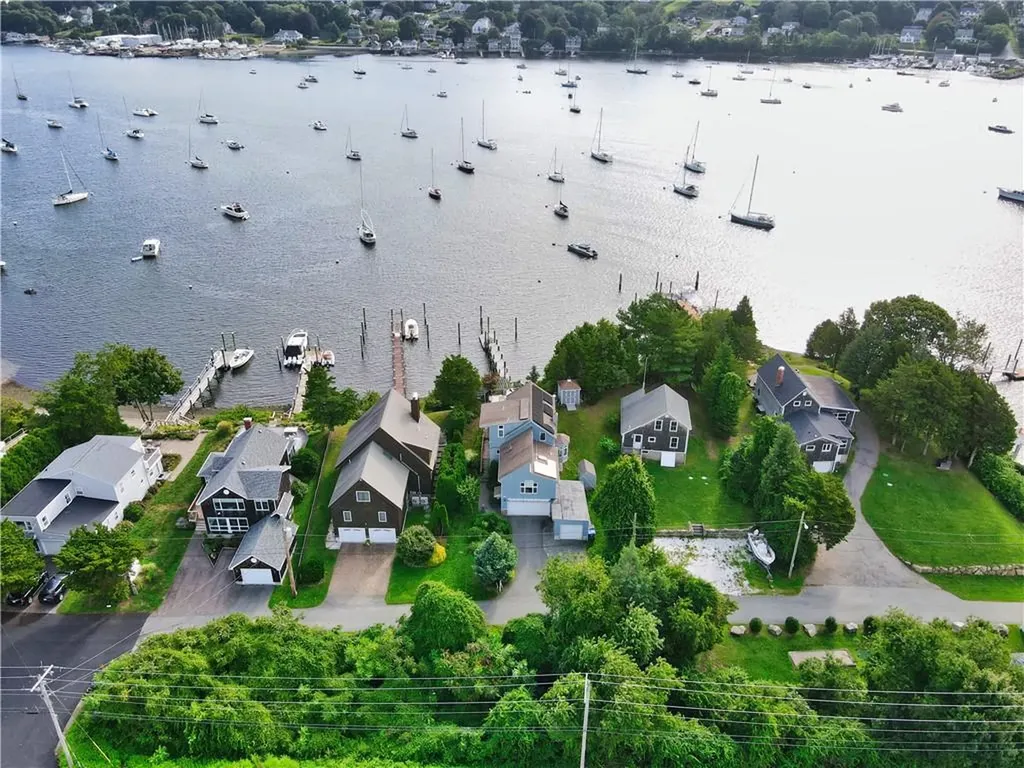 206 Cliff Avenue Portsmouth RI 02871