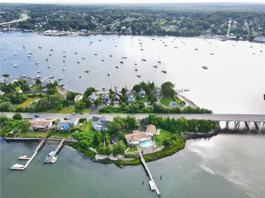 206 Cliff Avenue Portsmouth RI 02871