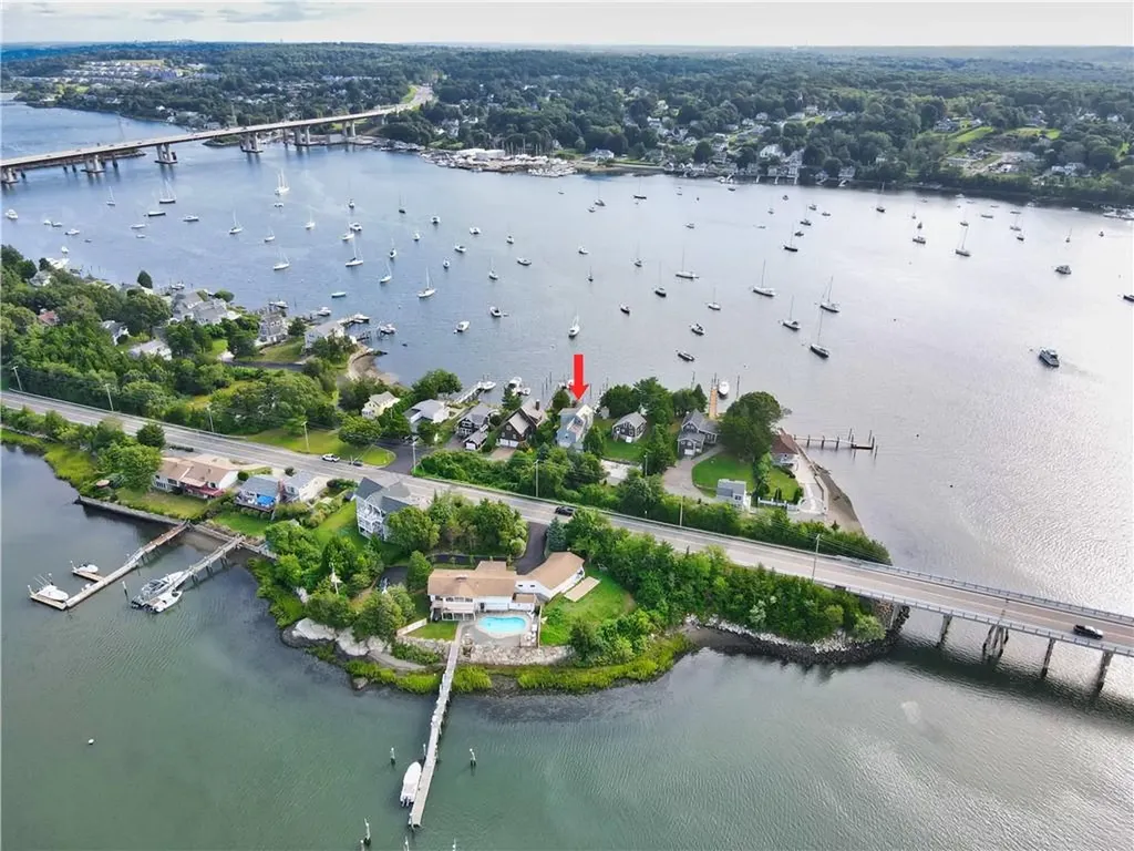 206 Cliff Avenue Portsmouth RI 02871