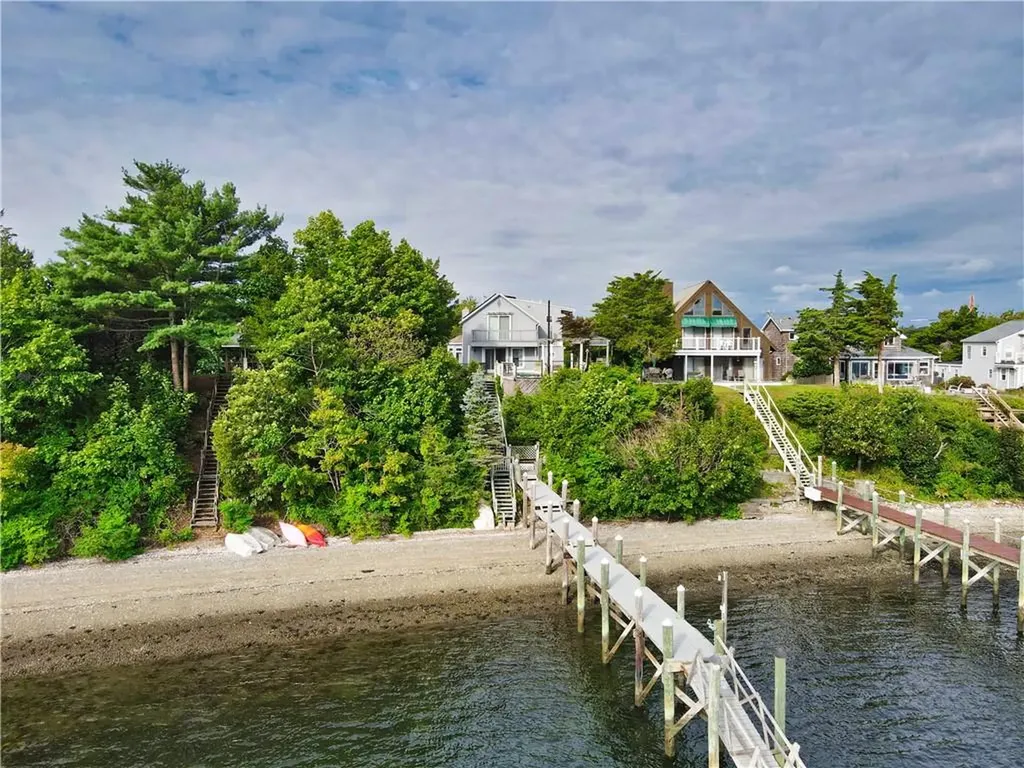 206 Cliff Avenue Portsmouth RI 02871