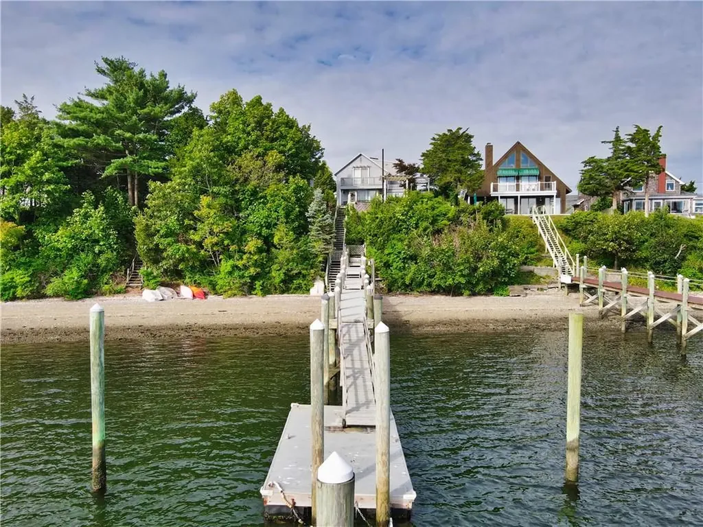 206 Cliff Avenue Portsmouth RI 02871