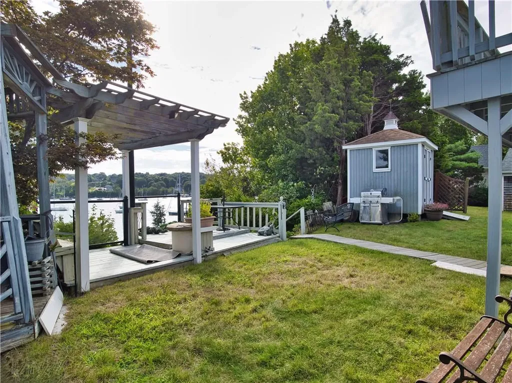 206 Cliff Avenue Portsmouth RI 02871