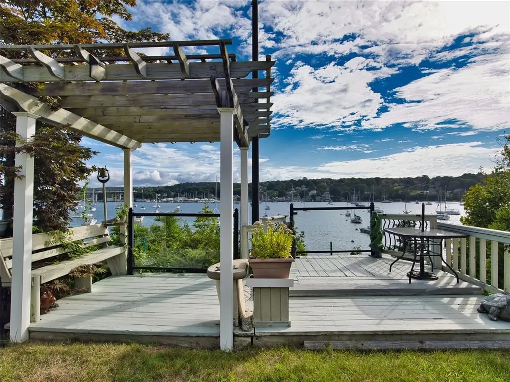 206 Cliff Avenue Portsmouth RI 02871