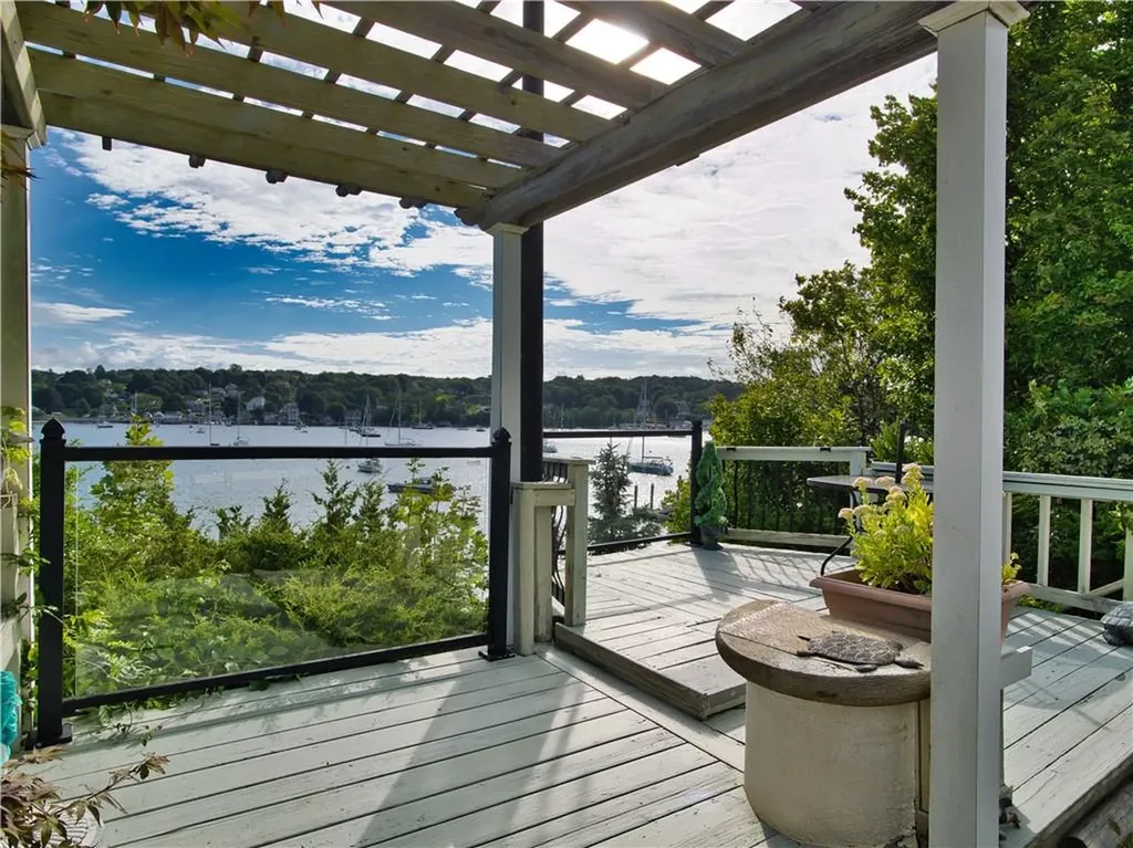 206 Cliff Avenue Portsmouth RI 02871