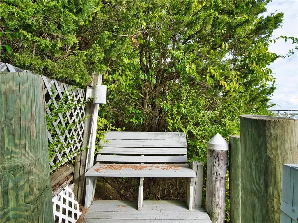 206 Cliff Avenue Portsmouth RI 02871