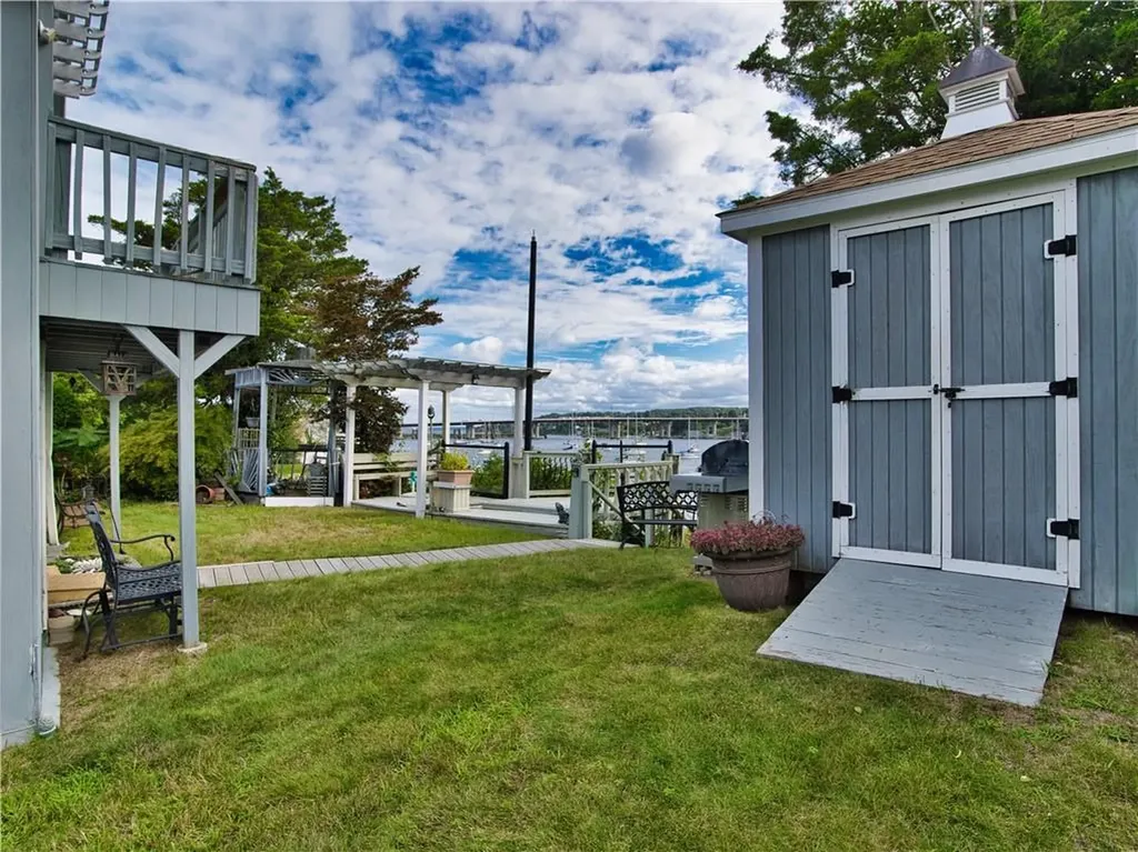 206 Cliff Avenue Portsmouth RI 02871