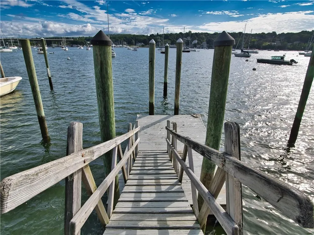 206 Cliff Avenue Portsmouth RI 02871