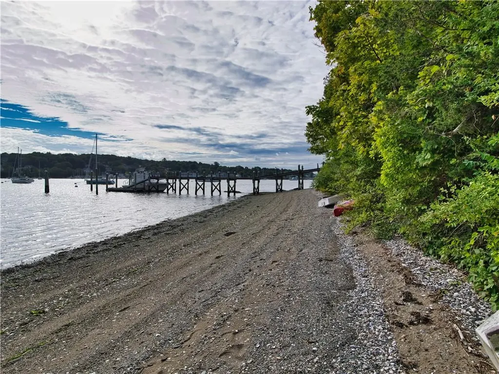 206 Cliff Avenue Portsmouth RI 02871