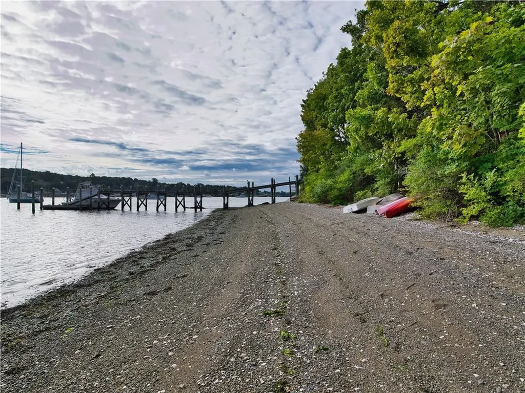 206 Cliff Avenue Portsmouth RI 02871
