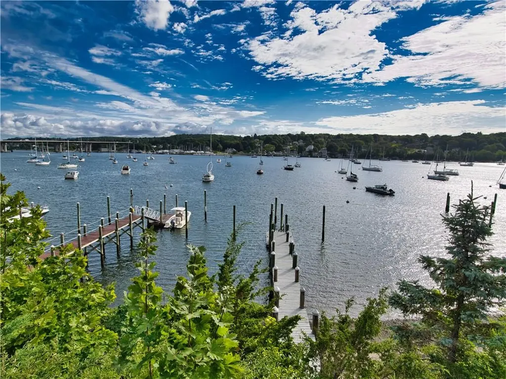 206 Cliff Avenue Portsmouth RI 02871
