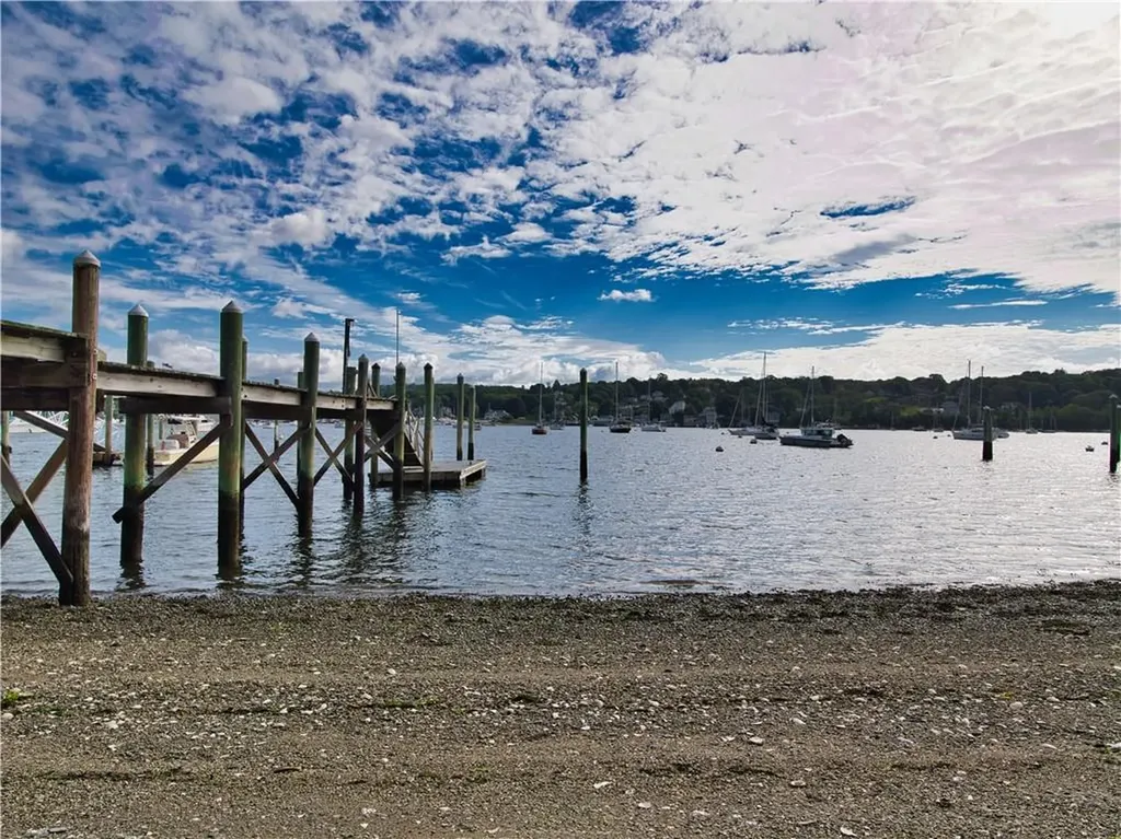 206 Cliff Avenue Portsmouth RI 02871