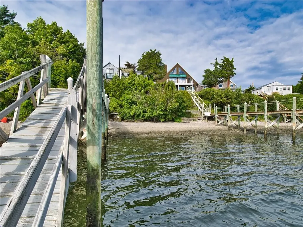206 Cliff Avenue Portsmouth RI 02871