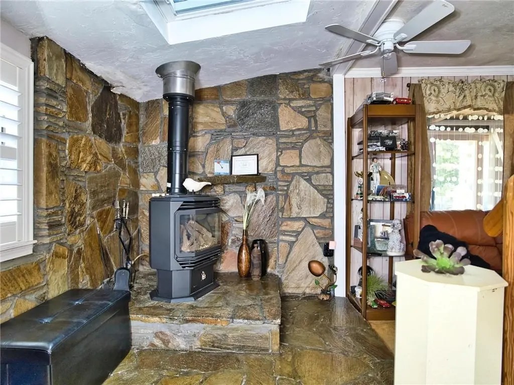 206 Cliff Avenue Portsmouth RI 02871