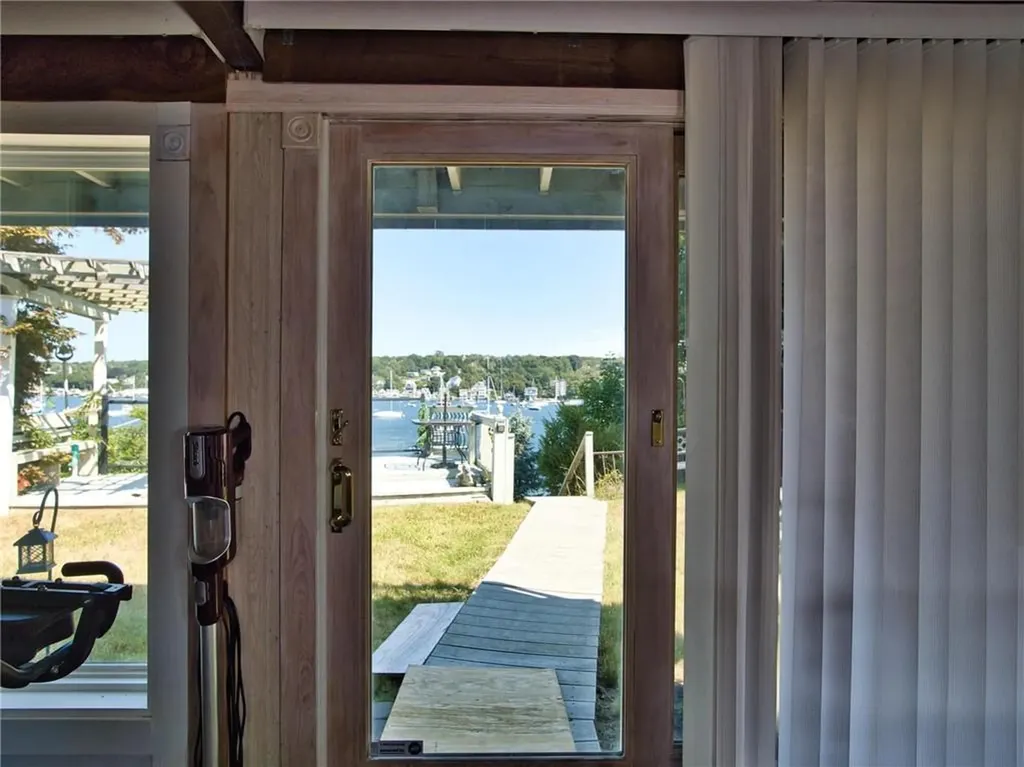 206 Cliff Avenue Portsmouth RI 02871