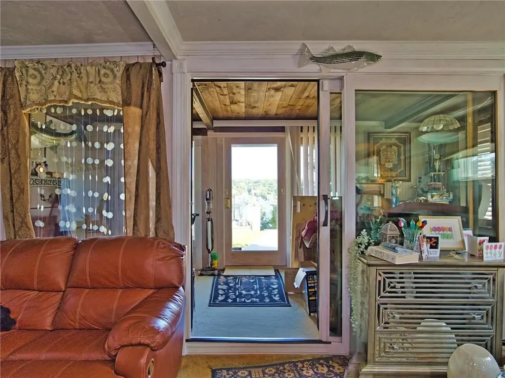 206 Cliff Avenue Portsmouth RI 02871