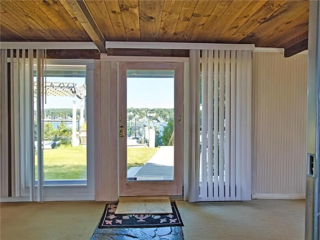 206 Cliff Avenue Portsmouth RI 02871