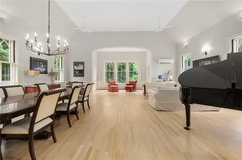 94 Division Street East Greenwich RI 02818