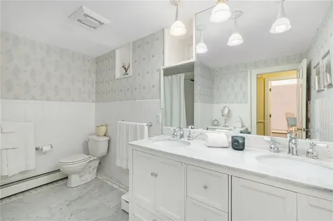 94 Division Street East Greenwich RI 02818