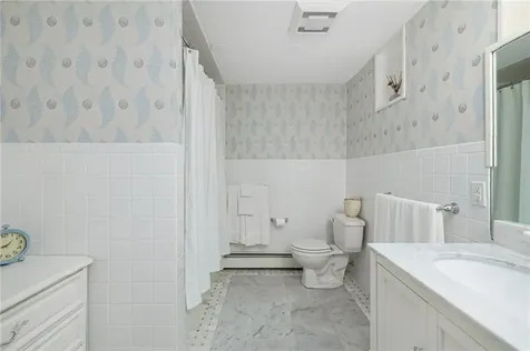 94 Division Street East Greenwich RI 02818