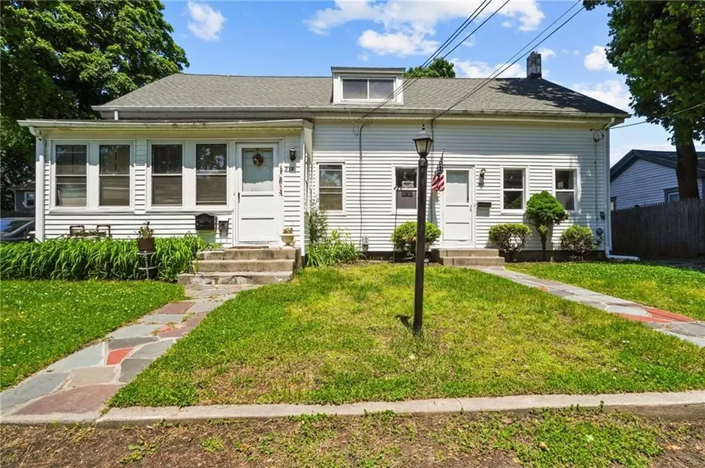 215 217 Knight Street Warwick RI 02886