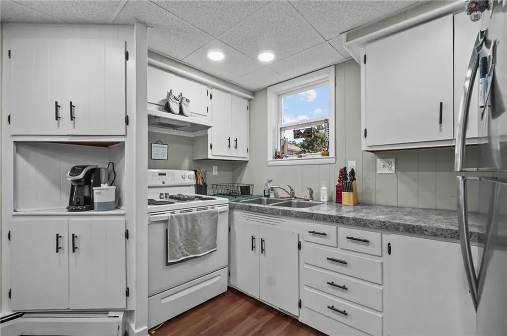215 217 Knight Street Warwick RI 02886