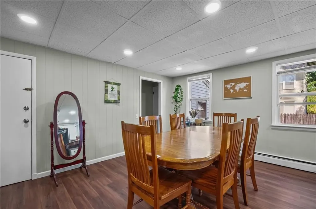 215 217 Knight Street Warwick RI 02886