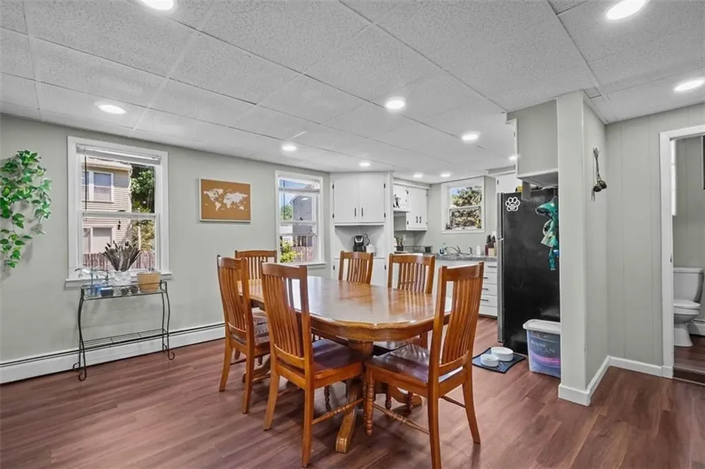 215 217 Knight Street Warwick RI 02886