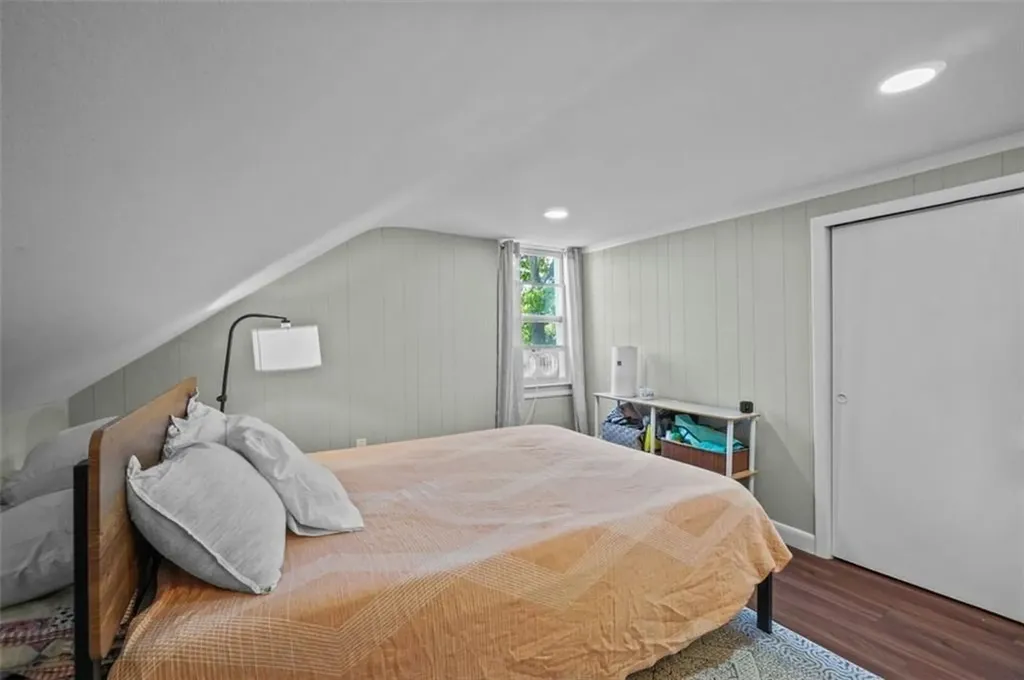 215 217 Knight Street Warwick RI 02886