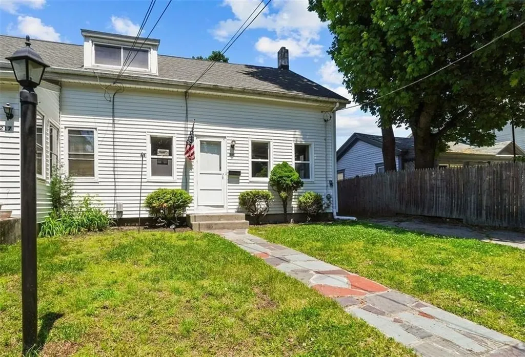 215 217 Knight Street Warwick RI 02886